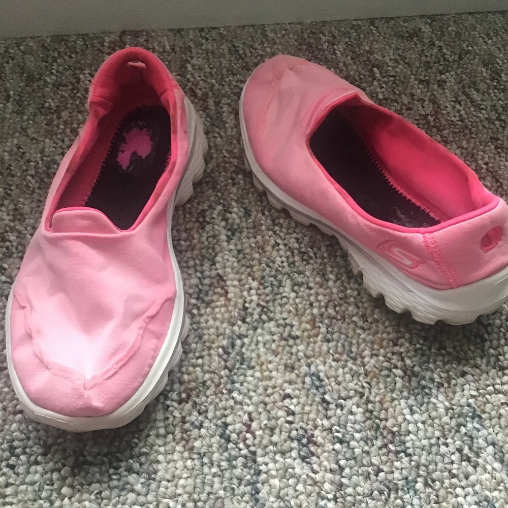 Well worn sketchers pink sneakers